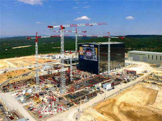 프랑스 카다라쉬에 건설 중인 ITER