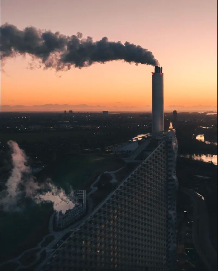 덴마크의 열병합발전소 ‘아마게르 바케 굴뚝 연기