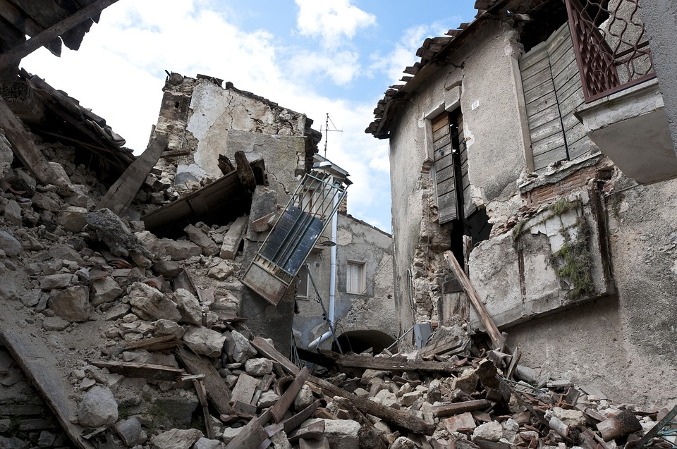 지진, 태풍 등 자연재해 피해 주택 사진
